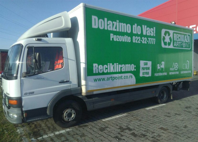 zeleni kamion